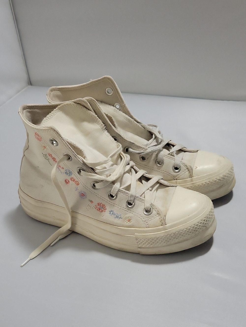 Chuck Taylor High-Top Platform Sneakers with Multicolor Floral Embroidery